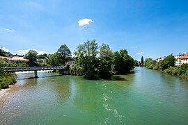 Zusammenfluss Gsangwasser (links) und Mitterwasser (rechts) am östlichen Ende der Gsanginsel