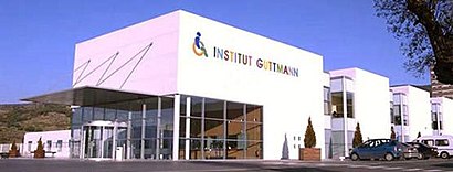 How to get to Institut Guttman with public transit - About the place