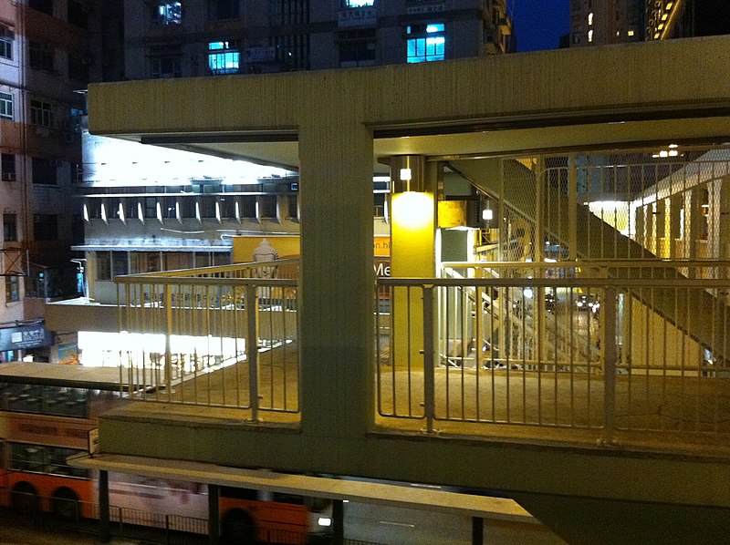 File:HK CWB Causeway Road night 信德街 Shelter Street concrete covered footbridge Nov-2013 bence balcony.JPG