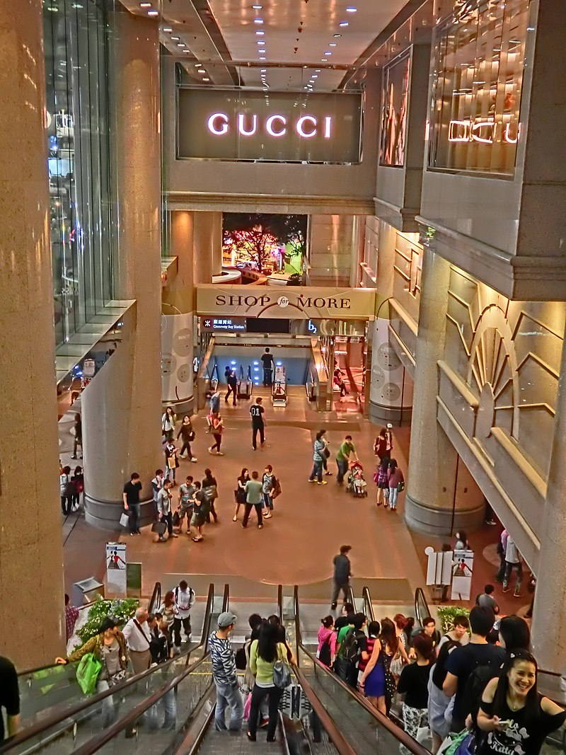 File:HK night 銅鑼灣 mall 香港時代廣場 Times Square 3rd floor shop