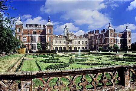 ไฟล์:Hatfield_House.jpg