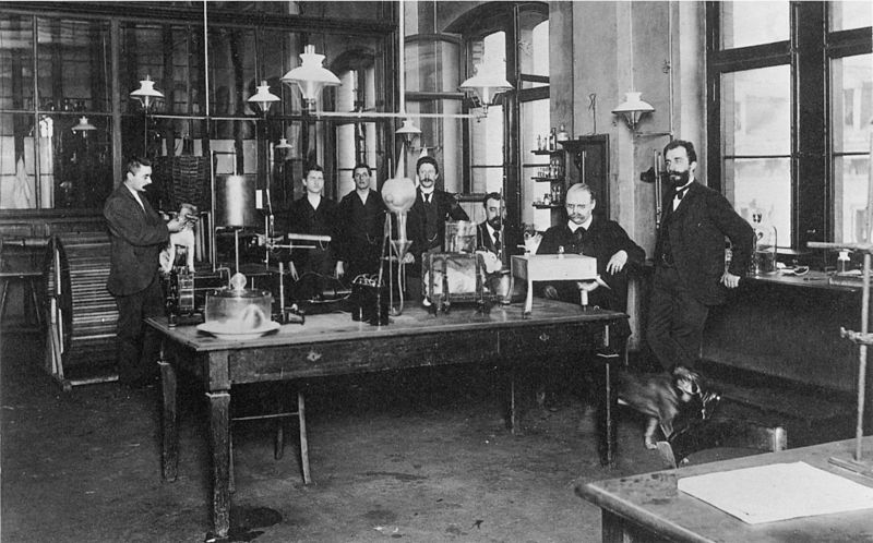 File:Heinrich Dreser Laboratorium.jpg