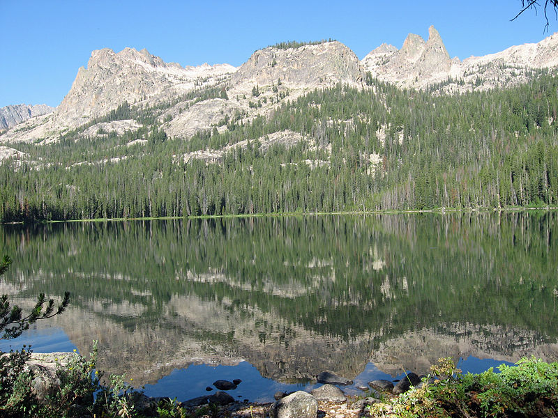 File:Hell Roaring Lake.jpg