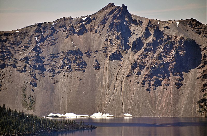 File:Hillman Peak, Crater Lake Caldera.jpg