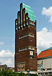 オルブリッヒ「結婚記念塔」1907年-1908年（ダルムシュタット）
