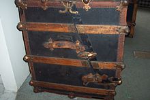 THE STEAMER TRUNK Worldwide Authority on Antique Steamer Trunks and Steamer  Chests, Foot Locker Theatrical Trunks Dome Top, Flat Top, Humpback, Roll  Top Models