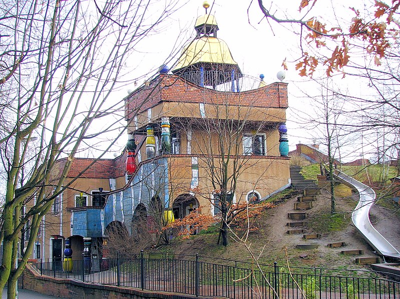 File:Hundertwasser-Kindergarten (2).jpg