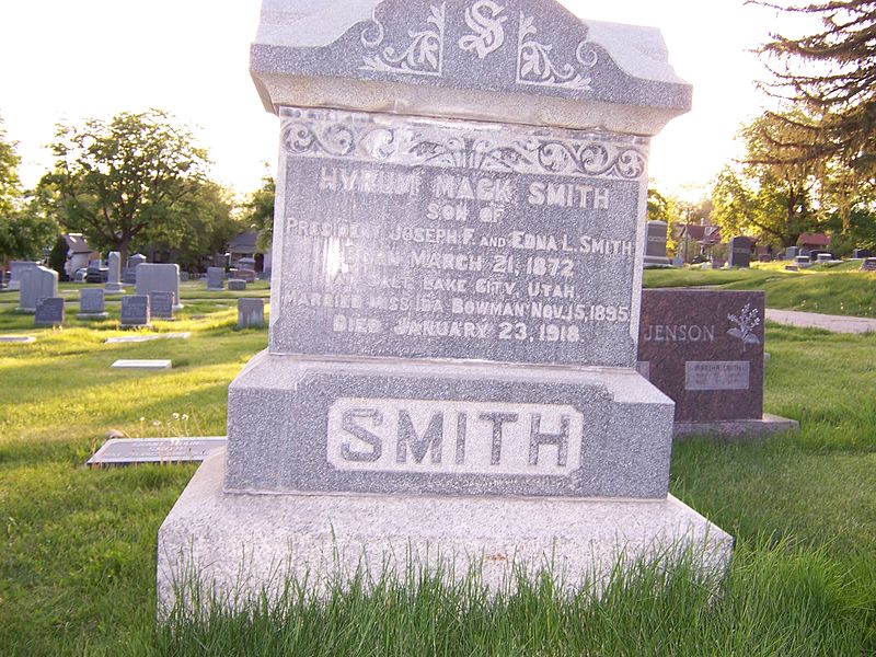 File:HyrumMSmithGrave.jpg