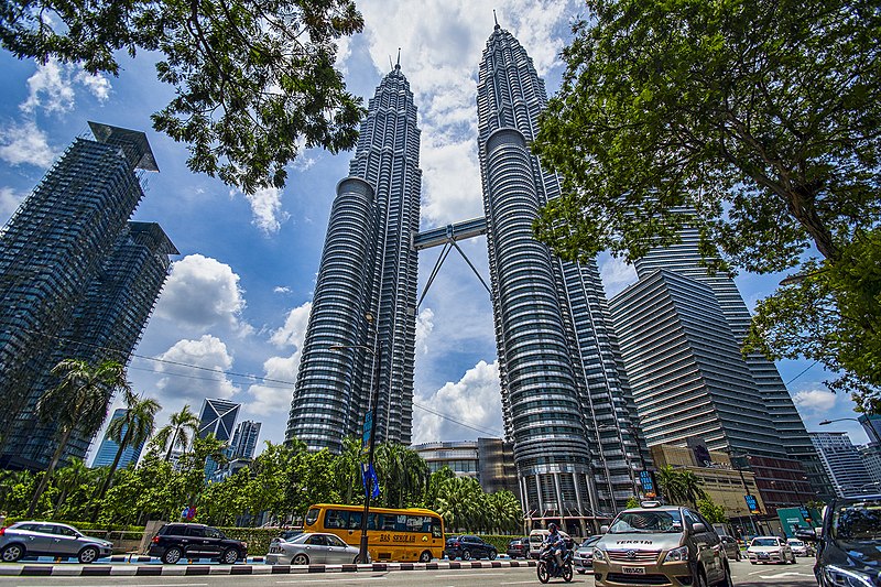 File:ICONIC TWIN TOWER.jpg