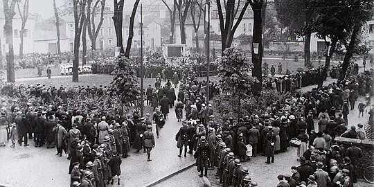 Inauguration du monument aux morts le 11 novembre 1922.