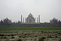 hier alle 3 gebäude: Taj Mahal + 2 Spiegelgebäude