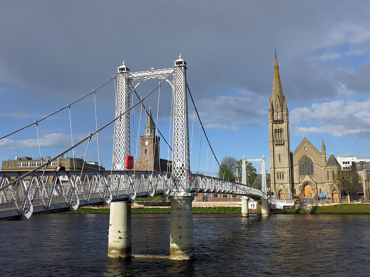 Saints bridge. Инвернесс Шотландия. Инвернесс город в Шотландии. Инвернесс США. 10th Street Bridge.