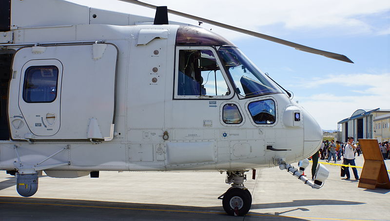 File:JMSDF MCH-101(8651) front body in Iwakuni Air Base 20140914.JPG