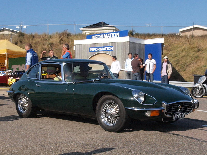 File:Jaguar E-Type V12 2+2 dutch licence registration DH-05-30 pic2.JPG