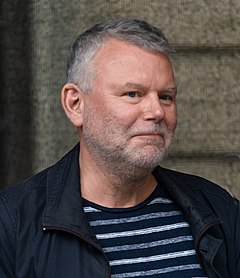 Jan Arnald på Stortorget under Stockholms bokhelg 2021.