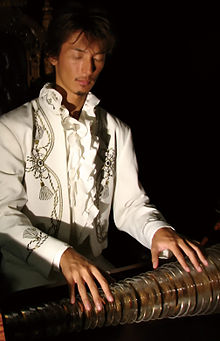 Japanese Armonicista Hidekatsu Onishi with his Armonica.jpg