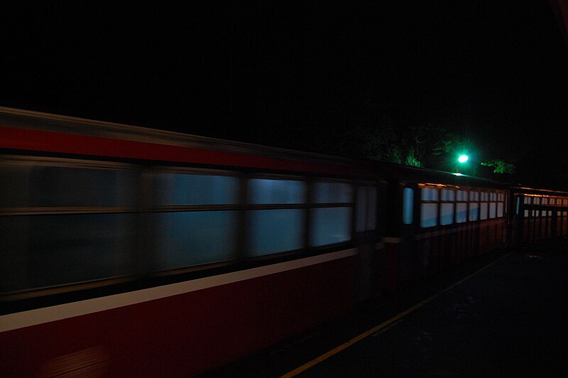 File:Jhushan Line Train00.jpg