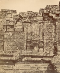 KITLV 87786 - Isidore van Kinsbergen - Reliefs on a temple Tjandi Sewoe in Yogyakarta - Before 1900.tif