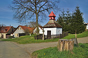 Čeština: Kaple na návsi, Zlátenka, okres Pelhřimov This is a photo of a cultural monument of the Czech Republic, number: 23166/3-3357. Památkový katalog  · MIS  · hledat obrázky  · hledat seznamy  · Wikidata