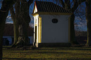 Čeština: Kaplička na návsi, Petrovice, okres Blansko This is a photo of a cultural monument of the Czech Republic, number: 45791/7-571. Památkový katalog  · MIS  · hledat obrázky  · hledat seznamy  · Wikidata