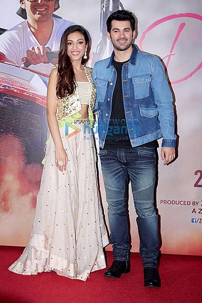 File:Karan Deol and Sahher Bambba grace the trailer launch of the film Pal Pal Dil Ke Paas.jpg