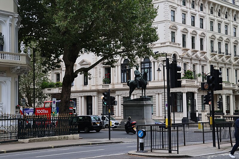 File:Kensington Road, London (August 2023) 02.jpg