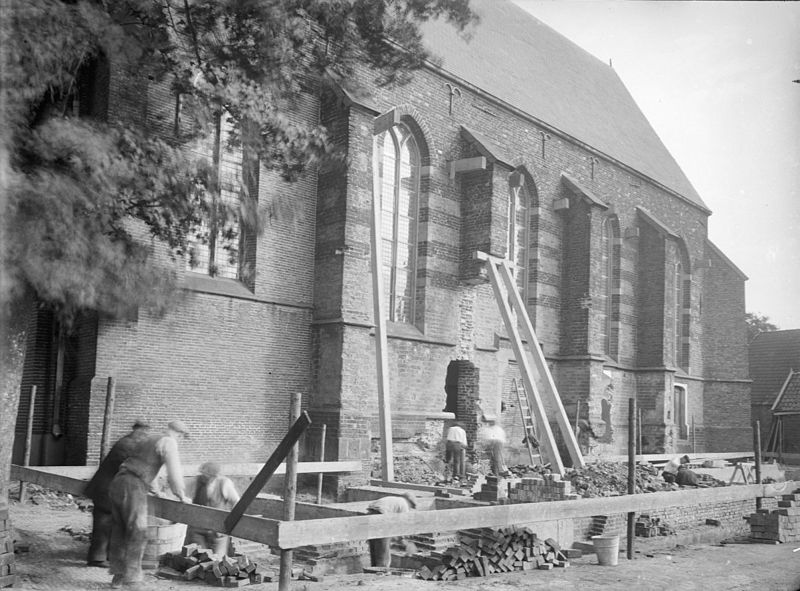 File:Kerk naar het noord-oosten - Rijssen - 20187620 - RCE.jpg