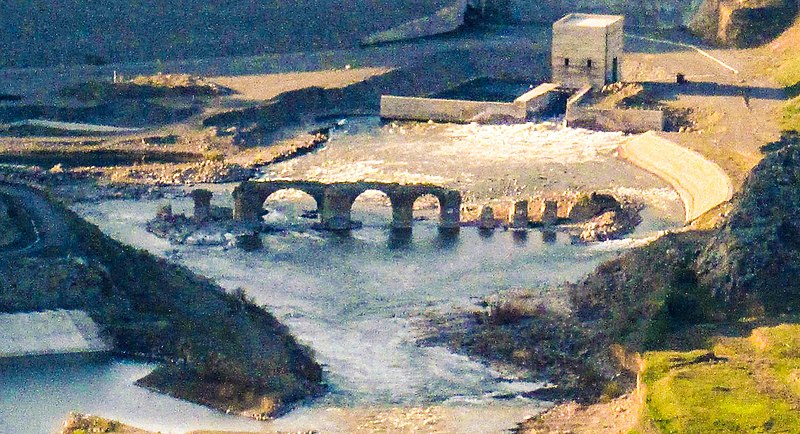 File:Khudafarin bridge with 11 archs.jpg