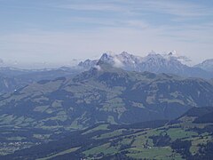 Das Kitzbüheler Horn vom Gampenkogel aus gesehen, im Hintergrund die Loferer Steinberge