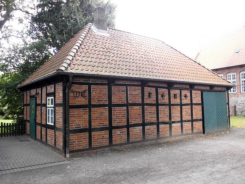 File:Klosterhof 3 Preetz Schuppen.jpg