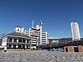 北口駅前広場から北東を望む、建物は左から、甲府市藤村記念館、山梨文化会館、セインツ.25、山梨県立科学館のプラネタリウムも見える（2011年3月）