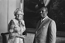 Barre and Queen Juliana in 1978 Koningin Juliana ontvangt president Siad Barre van Somalie, Bestanddeelnr 929-8881.jpg