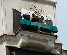 les chèvres sur la tour de la mairie