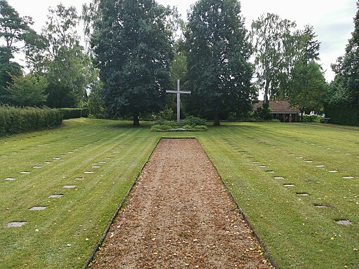 Kriegerdenkmal WW2 Mölln Alter Friedhof Hindenburgstraße Zentrales Kreuz 01