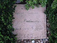Lápida Robert Graves.jpg