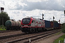 Dual-mode locomotive 111Ed-022 in Kaliningrad oblast (2021) LOTOS 111ed-022 2021-08 Zeleznodoroznyi 3.jpg