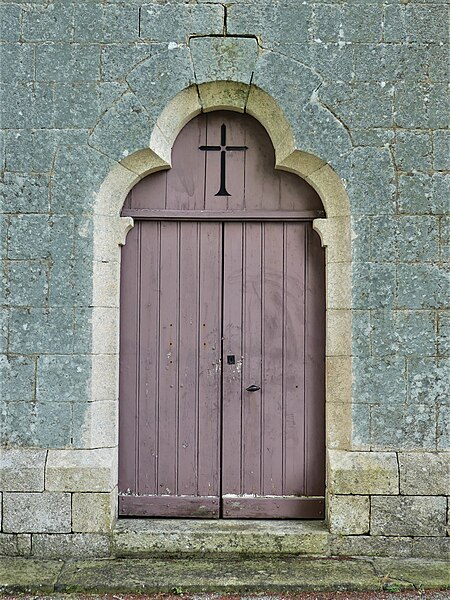 File:La Pouge église portail.jpg