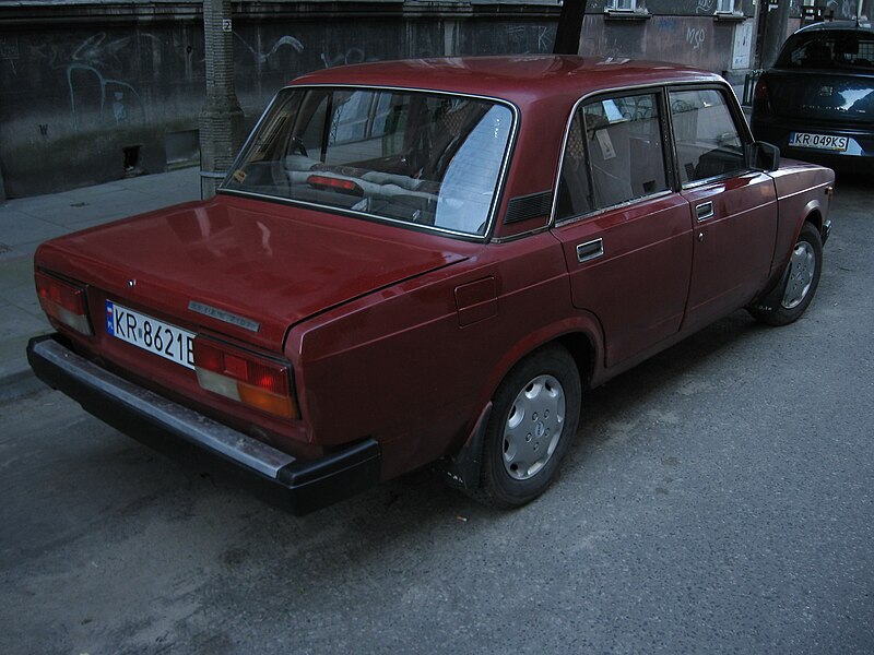 File:Lada 2107 in Kraków.jpg