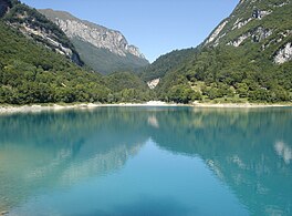 Lago di Tenno Italien 2.jpg