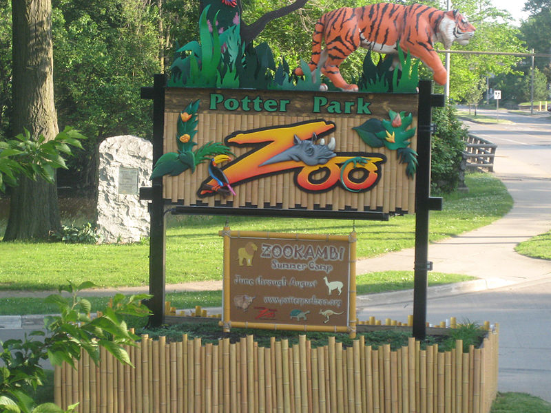 File:Lansing Potter Park Zoo Entrance from River Trail.jpg