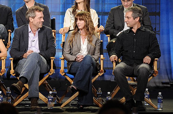 Laurie with House, MD executive producers Katie Jacobs and David Shore in 2009
