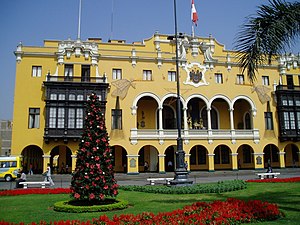 Fachada principal del Palacio Municipal de Lima