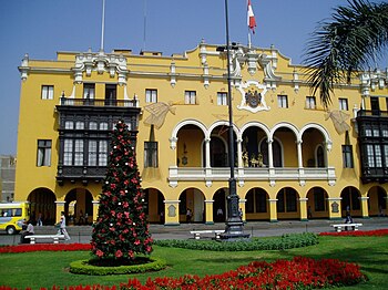 Fachada principal del Palacio Municipal de Lima