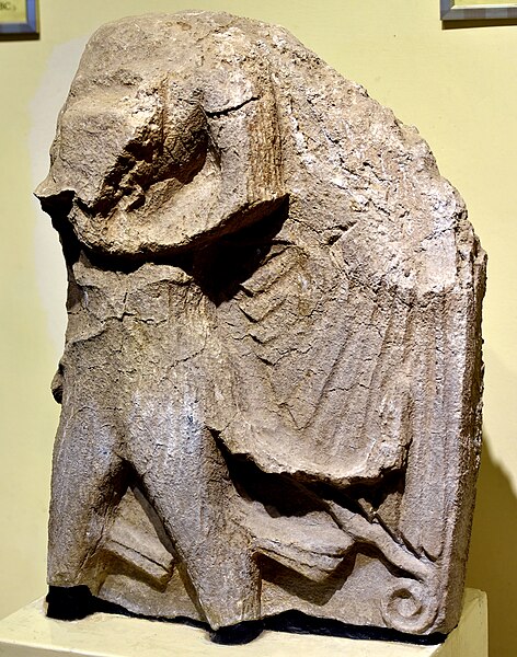 File:Limestone relief of a male figure from Tell al-Rimah, Iraq. Kassite. Iraq Museum.jpg