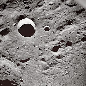 Theon Senior (amb el nord cap a la dreta de la imatge). Fotografia de la missió Apollo 10