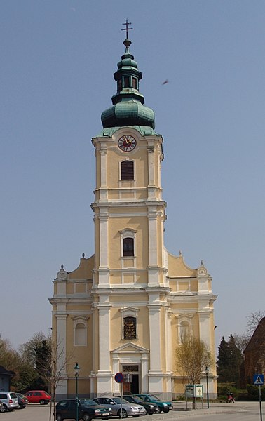 File:Loosdorf kirche 001kl.jpg