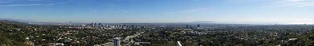 Panorama.  Blauer Himmel.