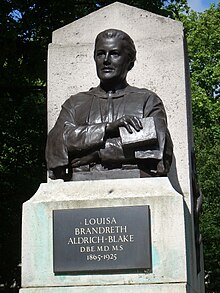 Monumento de Louisa Aldrich-Blake, Londres - 03.jpg