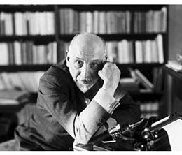 Luigi Pirandello 1934 - bureau.jpg