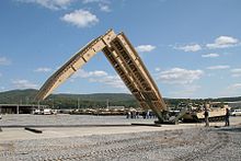 Prototyp der Joint Assault Bridge bei einer Vorführung im Anniston Army Depot.